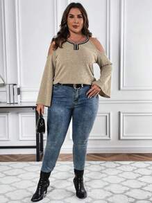 SHEIN LUNE Talla grande Camiseta ribete en contraste de hombros descubiertos manga de campana
