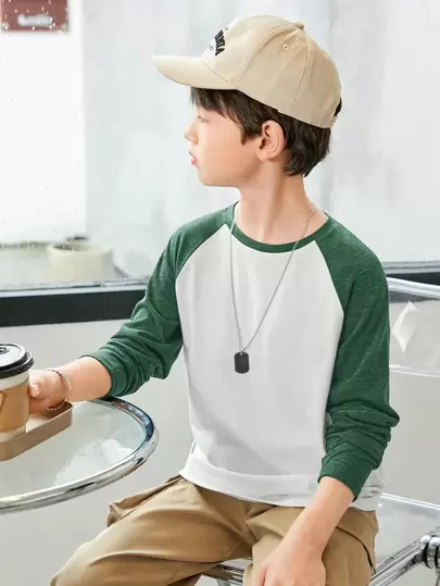 SHEIN Little Byeori Casual Colorblock Raglan Sleeve Crew Neck Knitted T-Shirt For Tween Boys