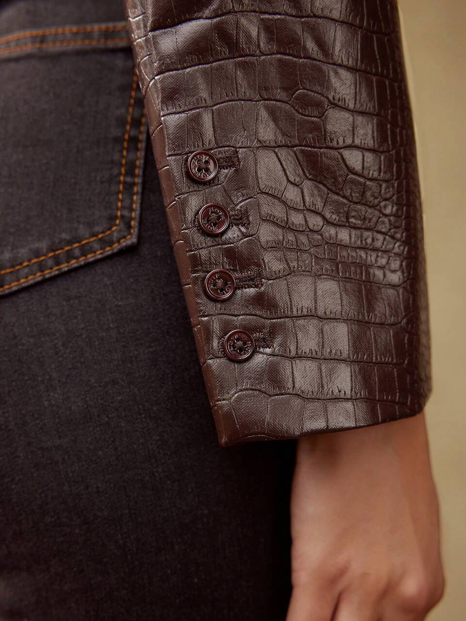 CROPPED FAUX LEATHER BLAZER