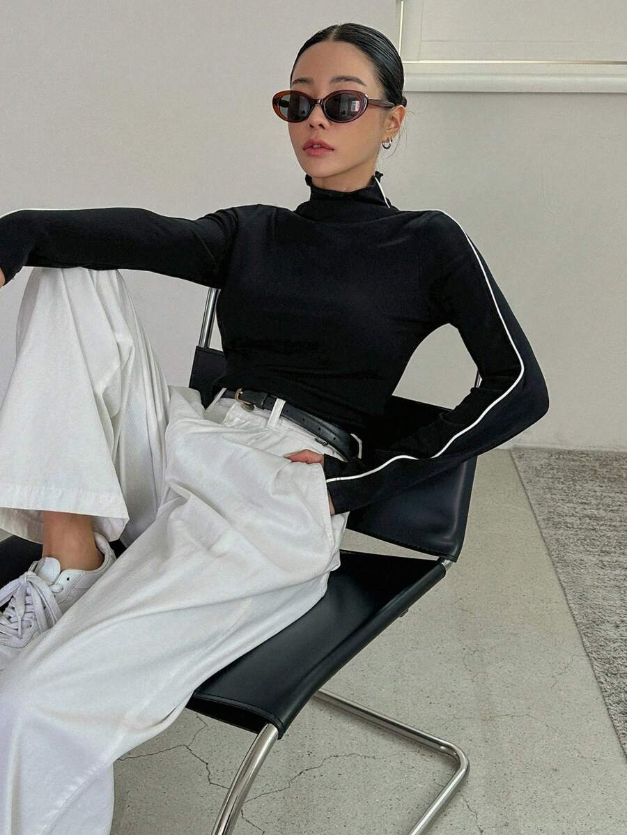 DAZY Áo thun cổ cao có đường ống tương phản - màu đen - Xem 1