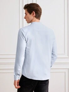 SHEIN Cottnline قميص أمامي بأزرار للرجال بلون واحد - أزرق فاتح اللون - مشاهدة 3