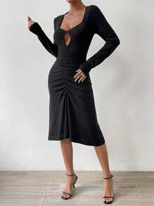 Chiquease 鏤空前收褶雞心領口毛衣洋裝 - 黑色 - 查看 3