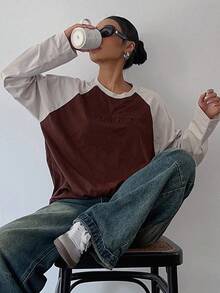 DAZY Thư dập nổi Tương phản Tay Raglan Áo thun - Nhiều màu - Xem 2