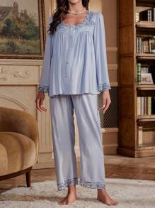 SHEIN 孕妇花卉刺绣荷叶边下摆睡衣套装，适合妈妈穿着，秋冬舒适优雅。