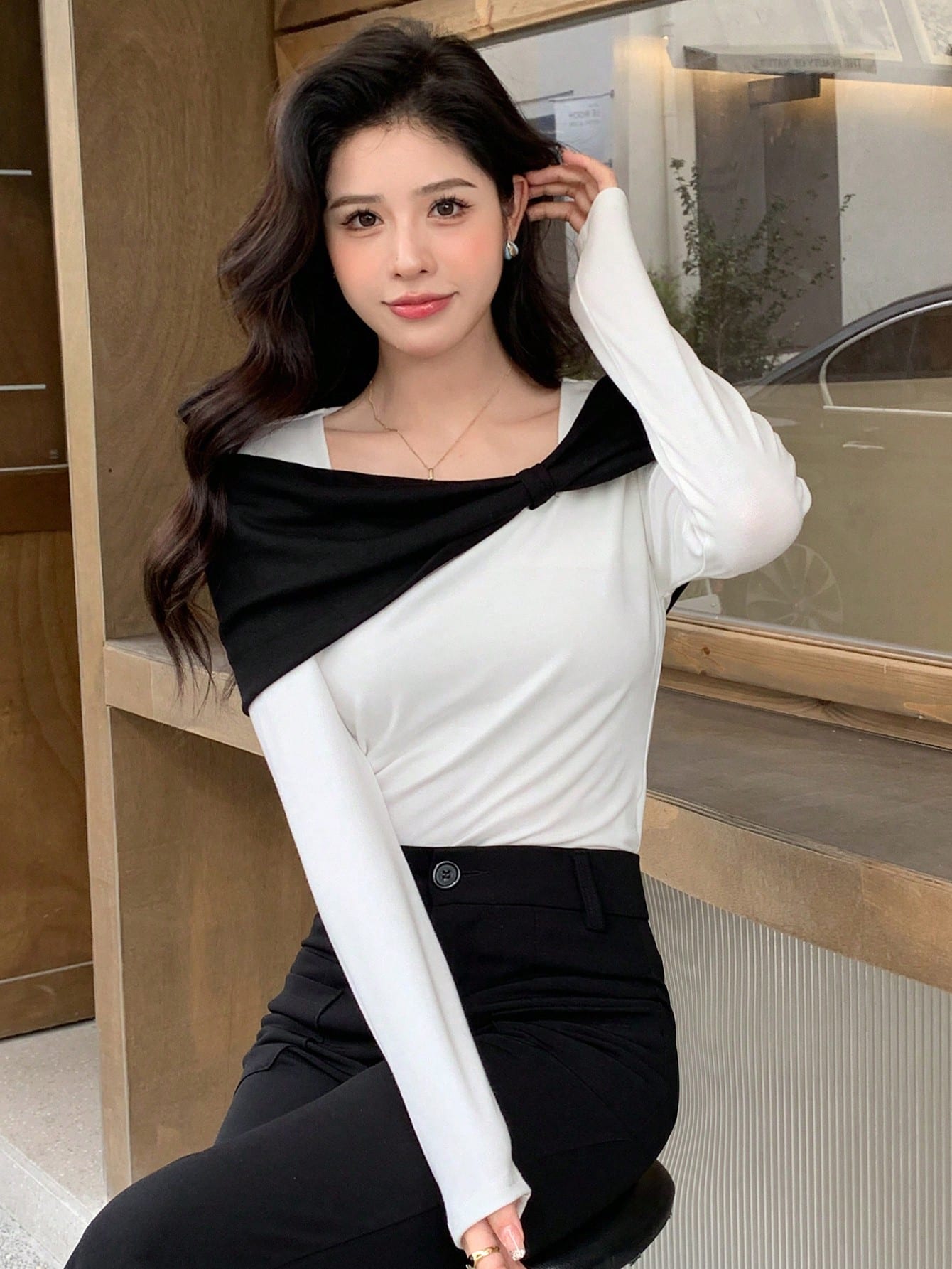 Neckline