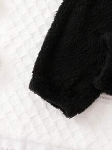 SHEIN 女大童奶牛圖案連帽法蘭絨上衣&字母貼布長褲 - 黑與白 - 查看 3