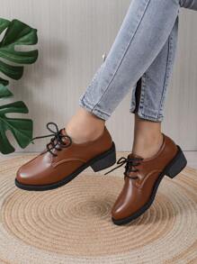 Scarpe da donna con tacco basso stringate, in colore unito - Castano - Visualizzare 3