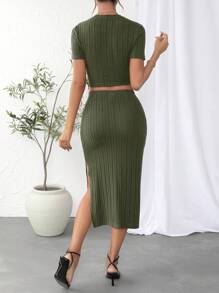 SHEIN Essnce Solid Crop Tee & Split Thigh Skirt - Army Green - View 2