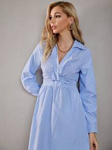 SHEIN BIZwear 條紋印花交疊領洋裝 - 藍白色 - 查看 5