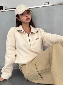 DAZY Chi tiết Patched thư Một nửa khóa kéo Thả vai Teddy Áo nỉ - Màu be - Xem 6