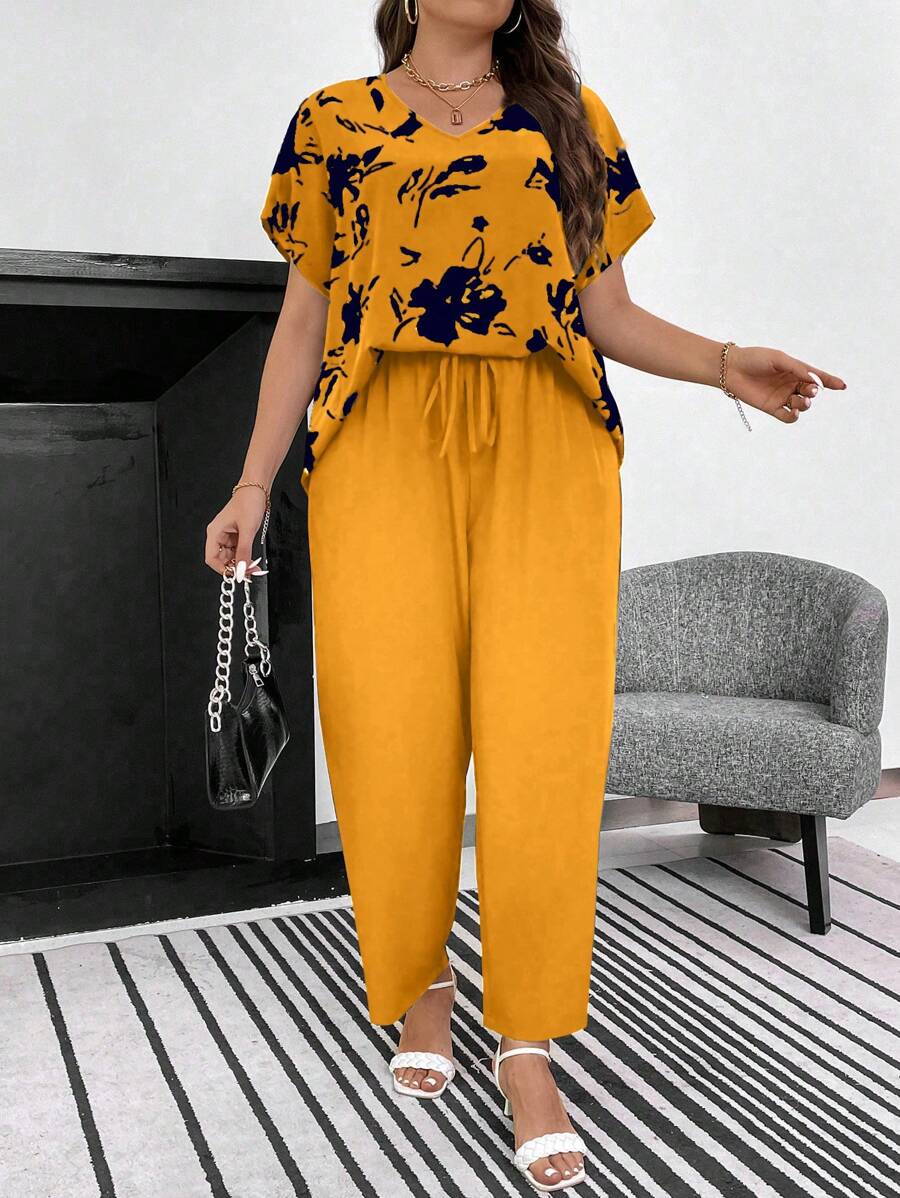 SHEIN LUNE Talla grande Top con estampado floral de manga murciélago & Pantalones de cintura con cordón - Amarillo Mostaza - Ver 1