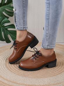 Scarpe da donna con tacco basso stringate, in colore unito - Castano - Visualizzare 1