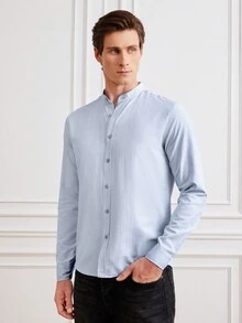 SHEIN Cottnline قميص أمامي بأزرار للرجال بلون واحد - أزرق فاتح اللون - مشاهدة 4