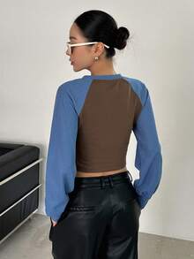 DAZY Letter Graphic Raglan Sleeve Crop Sweatshirt - Multicolor - View 2