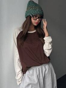 DAZY Thư dập nổi Tương phản Tay Raglan Áo thun - Nhiều màu - Xem 3