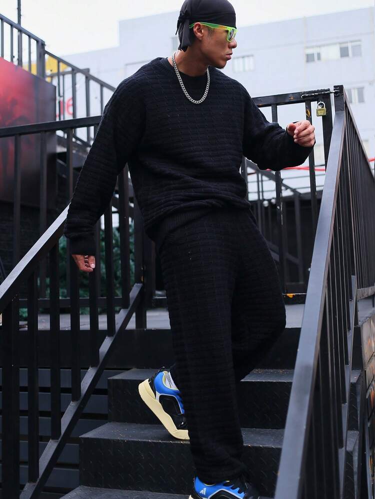 Men Solid Sweater & Knit Pants