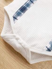 男嬰格紋前蝴蝶結連身背心和褲子