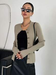 DAZY Đồ đan Ribbed Nút phía trước Áo len Mở - Màu Khaki - Xem 7