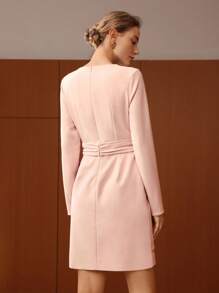 MOTF PREMIUM 交疊領環鏈不對稱下擺洋裝 - 淺粉色 - 查看 7