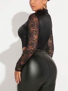 SHEIN SXY 蕾絲拼接前鏤空鉤眼扣前頭巾下擺短款上衣 - 黑色 - 查看 2