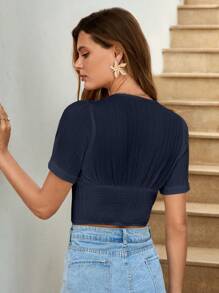 SHEIN VCAY Camisa crop de cuello profundo con botón delantero