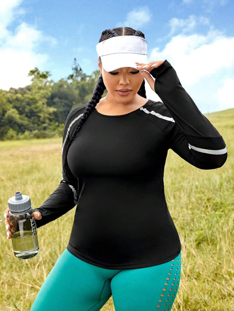 Easithlete Talla grande Camiseta deportiva panel en contraste con agujeros para pulgares