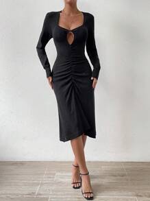 Chiquease 鏤空前收褶雞心領口毛衣洋裝 - 黑色 - 查看 1