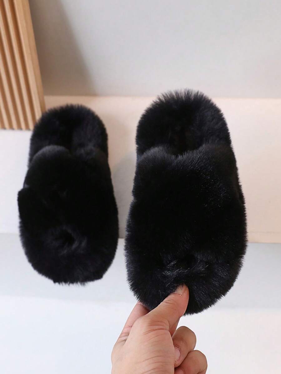 Fashionable And Comfortable Furry Slippers For Kids, Black, Girls - Black - View 1