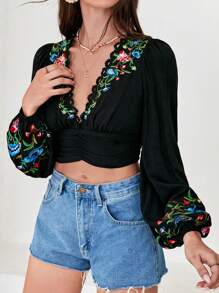 SHEIN VCAY 花卉刺繡蕾絲邊前收褶燈籠袖短款襯衫 - 黑色 - 查看 3