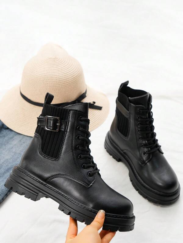 Stivali bianchi retrò di moda per donne, autunno/inverno 2025, stivali neri con tacco spesso, stivali corti da motociclista con suola platform chunky, stile da strada