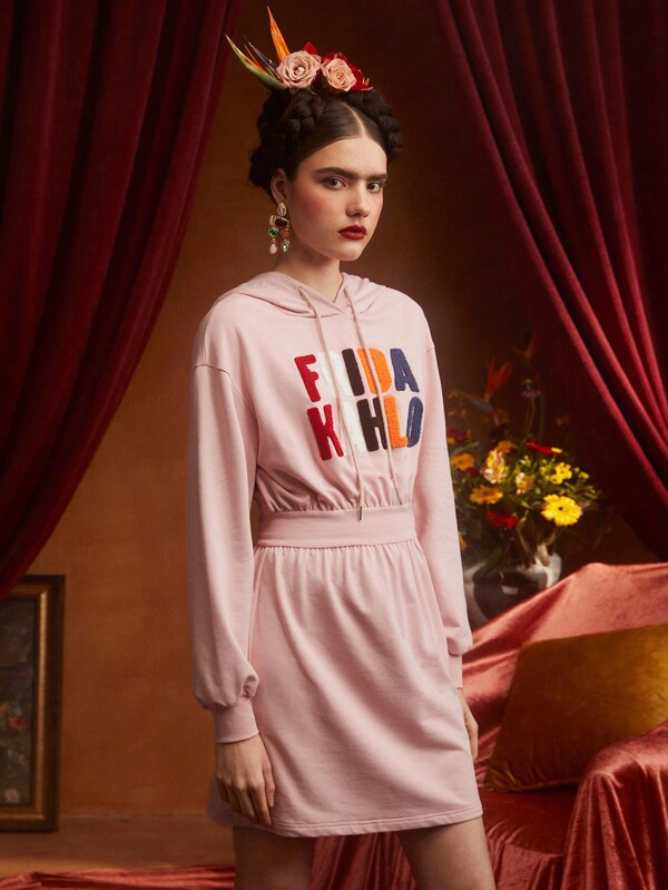 Frida Kahlo X SHEIN Letter Graphic Drop Shoulder Drawstring Hoodie Dress