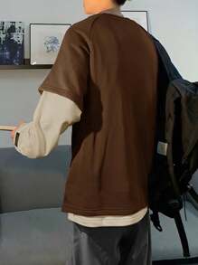 Claim Dot 宽松版型男式二合一拼色字母拼接长款插肩袖外出休闲运动衫，秋季 - 棕色 - 查看 2