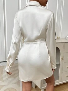 SHEIN Essnce Vestido camisero unicolor fruncido bajo cruzado de satén - Beis - Ver 2