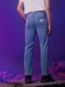 BATMAN X SHEIN 男士字母圖案破洞抽鬚直筒牛仔褲 - 中等水洗藍 - 查看 2