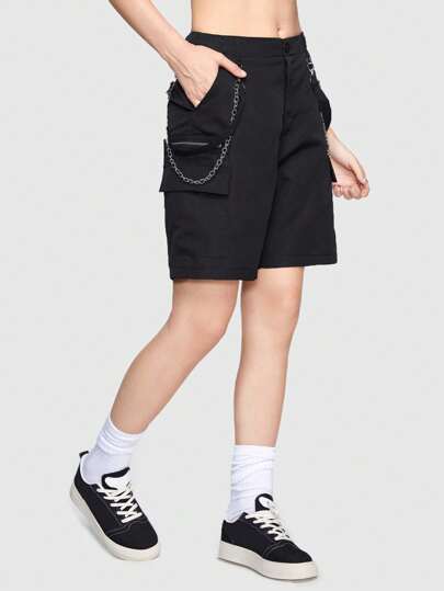 Street Life Solid Chain Decor Flap Pocket Shorts