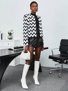 BizChic 鋸齒形印花開門襟毛茸茸外套 - 黑與白 - 查看 5