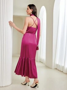 Modelyn Cami Kleid mit Drapiertem Kragen, Rüschenbesatz, & Schal