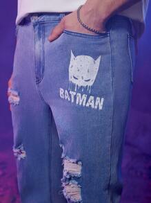BATMAN X SHEIN 男士字母圖案破洞抽鬚直筒牛仔褲 - 中等水洗藍 - 查看 5
