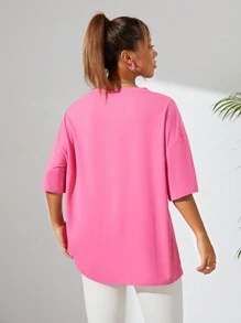 SHEIN EZwear Camiseta de hombros caídos con estampado de letra - Rosa Fucsia - Ver 2