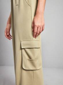 In My Nature 側翻蓋口袋腰部抽繩戶外衛褲 - 卡其色 - 查看 6