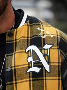 Manfinity LEGND Men Plaid & Letter Graphic Striped Trim Varsity Jacket - Yellow - View 7