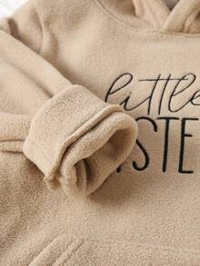 SHEIN 女小童字母刺繡袋鼠口袋連帽衛衣裙帶腰包 - 卡其色 - 查看 4