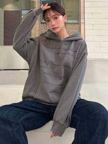 DAZY 標語圖案袋鼠口袋落肩袖連帽衫 - 灰色 - 查看 5