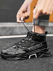 Zapatos deportivos de hombres arriba alta con con patrón de letra - Negro - Ver 2