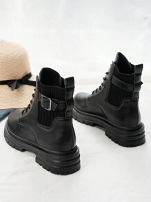 Stivali bianchi retrò di moda per donne, autunno/inverno 2025, stivali neri con tacco spesso, stivali corti da motociclista con suola platform chunky, stile da strada