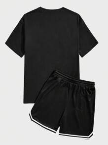 Manfinity RebelGame 宽松版型男式口号和图案 T 恤搭配抽绳腰短裤套装 - 黑色 - 查看 2