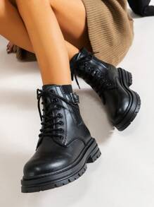 Stivali bianchi retrò di moda per donne, autunno/inverno 2025, stivali neri con tacco spesso, stivali corti da motociclista con suola platform chunky, stile da strada