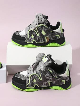 新款塗鴉柔軟透氣防滑休閒運動鞋適用於兒童帶精美持久,設計