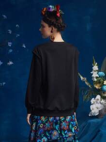 Frida Kahlo X SHEIN Sudadera con estampado floral con figura de hombros caídos - Negro - Ver 3