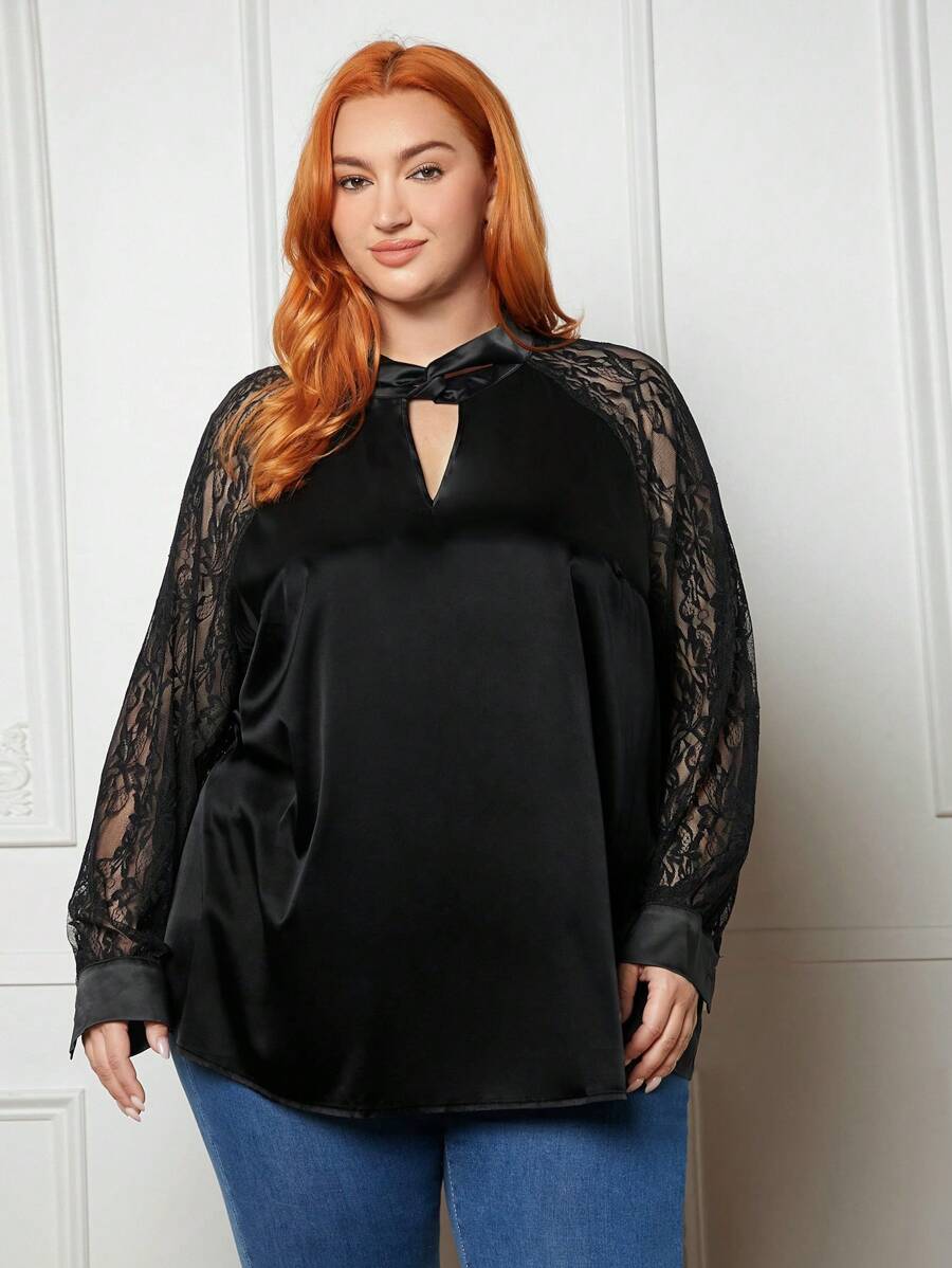 SHEIN CURVE+ 大碼扭結鎖眼領蕾絲插肩袖緞面襯衫 - 黑色 - 查看 1